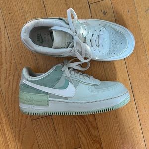 Nike women’s Air Force 1 shadow